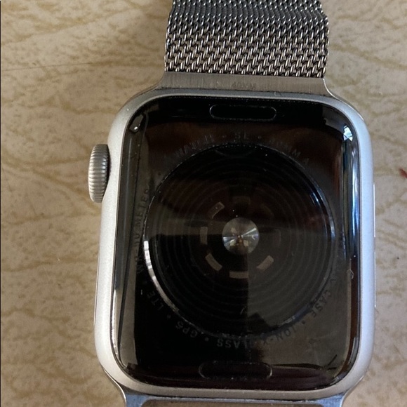 Apple Watch SE 40MM with Silver Milanese Band and White Sport Band - Picture 3 of 7